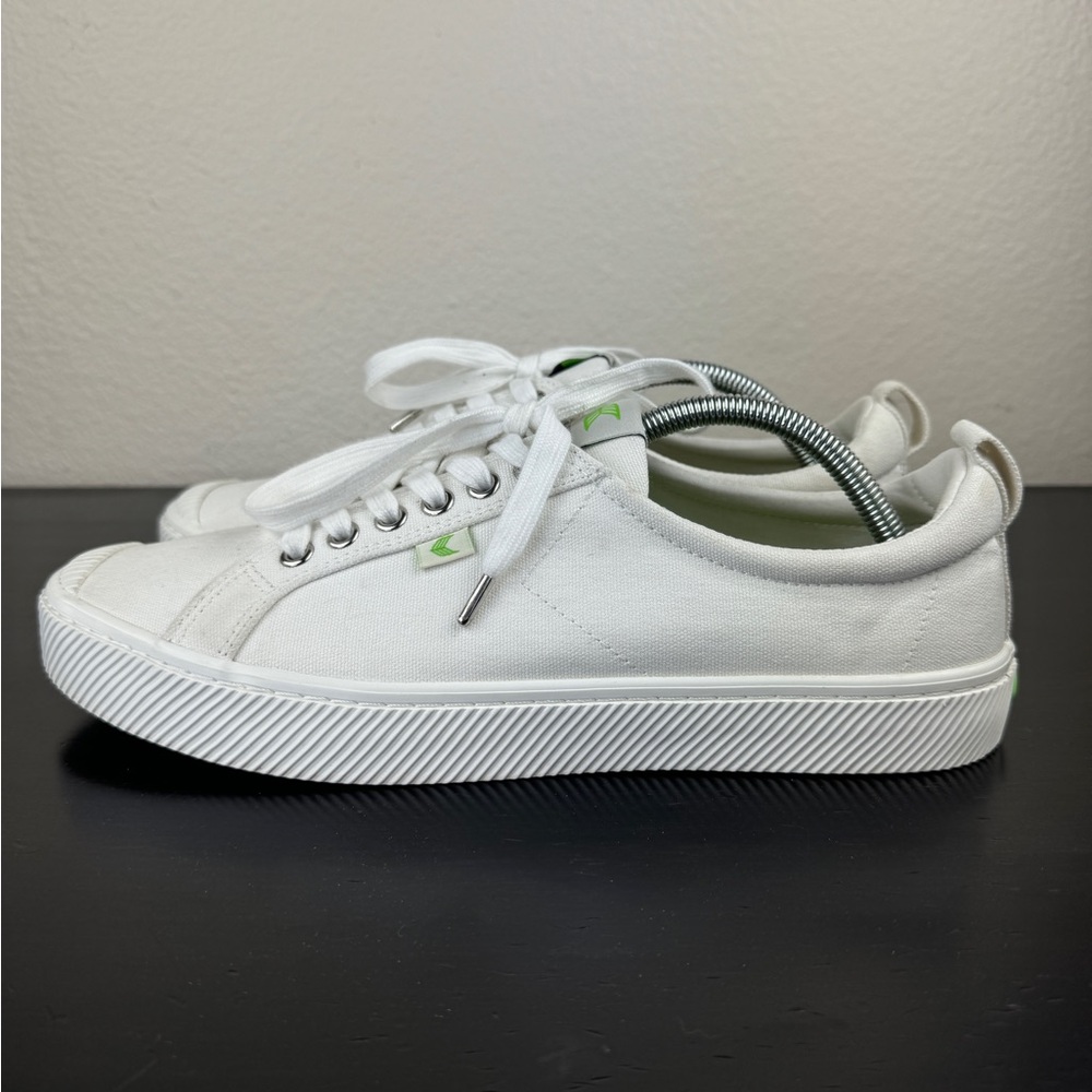 Cariuma OCA Low Off-White Canvas 10.5M / 12W Lace-Up Sneaker Cap Toe